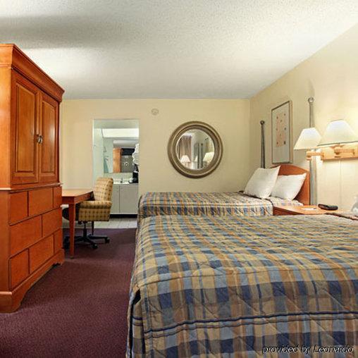 Express Inn & Suites Clearwater Pinellas Park Habitación foto