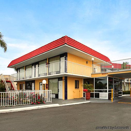 Express Inn & Suites Clearwater Pinellas Park Exterior foto